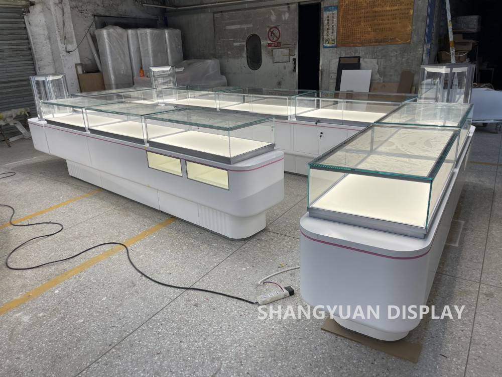 diamond jewelry showcase